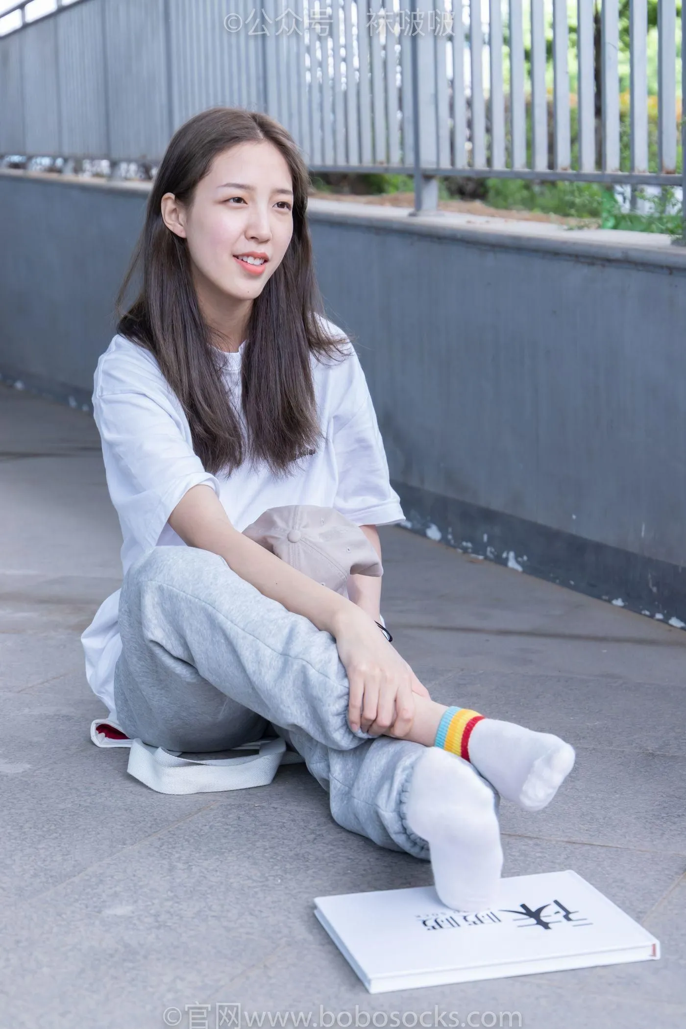 [BoBoSocks袜啵啵]NO.012 泡芙-运动鞋、白棉袜、裸足 [132P]插图9